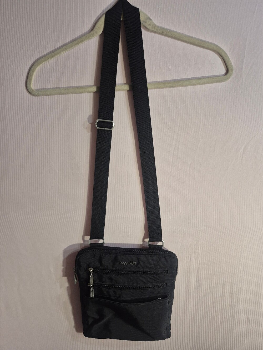 Baggallini Zipper Bagg With RFID